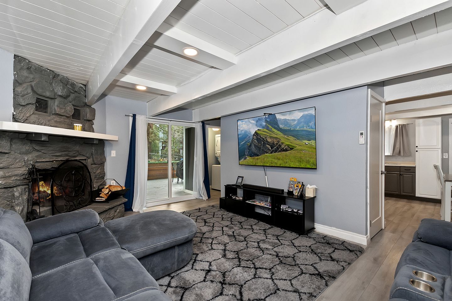 Newly Renovated Mountain Cabin with Epic Kids’ Slide Near Big Bear Lake, California