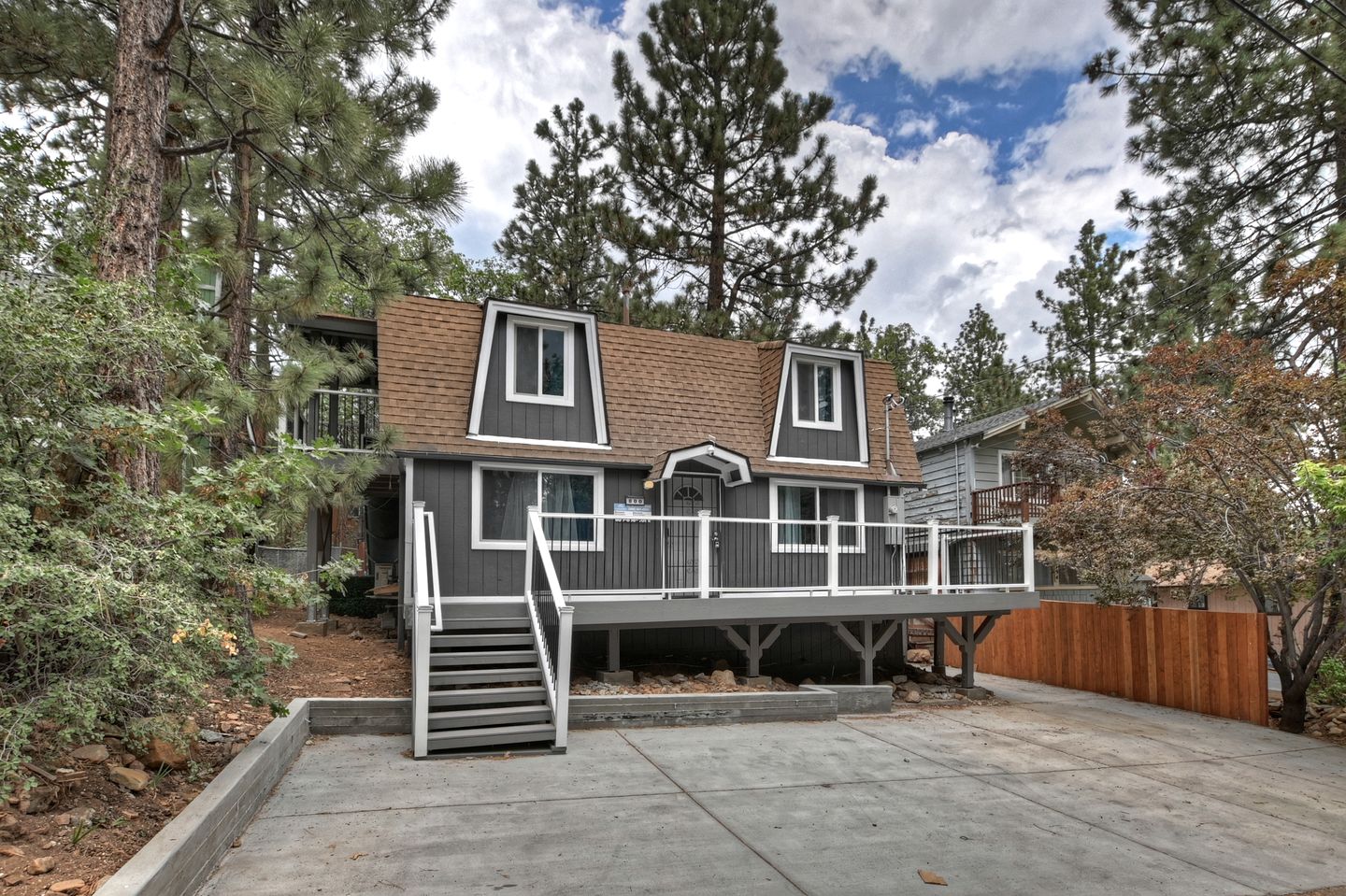 Newly Renovated Mountain Cabin with Epic Kids’ Slide Near Big Bear Lake, California
