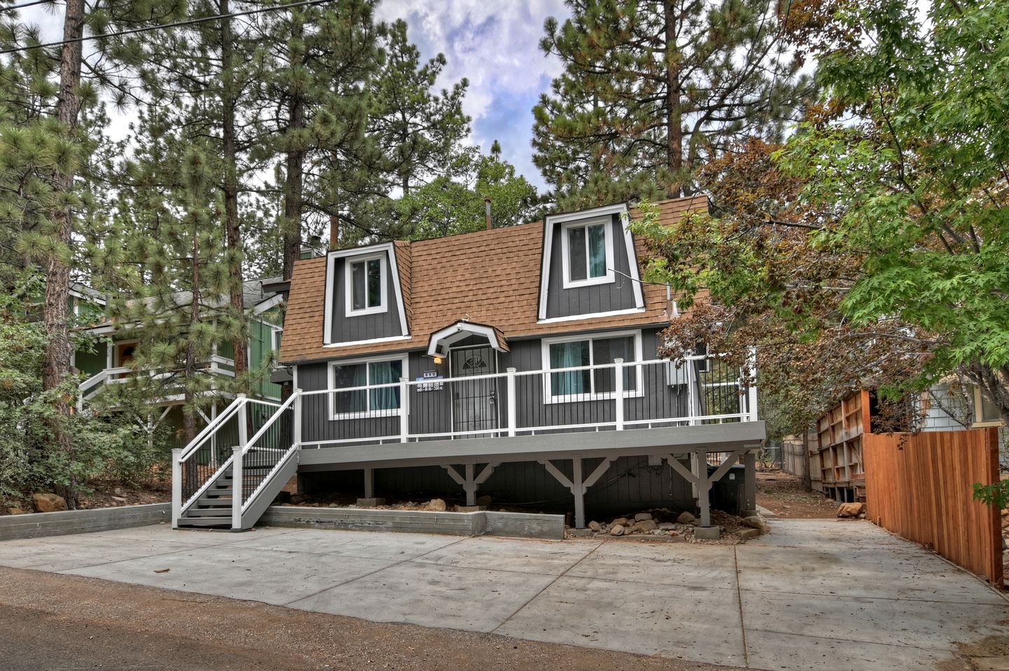 Newly Renovated Mountain Cabin with Epic Kids’ Slide Near Big Bear Lake, California