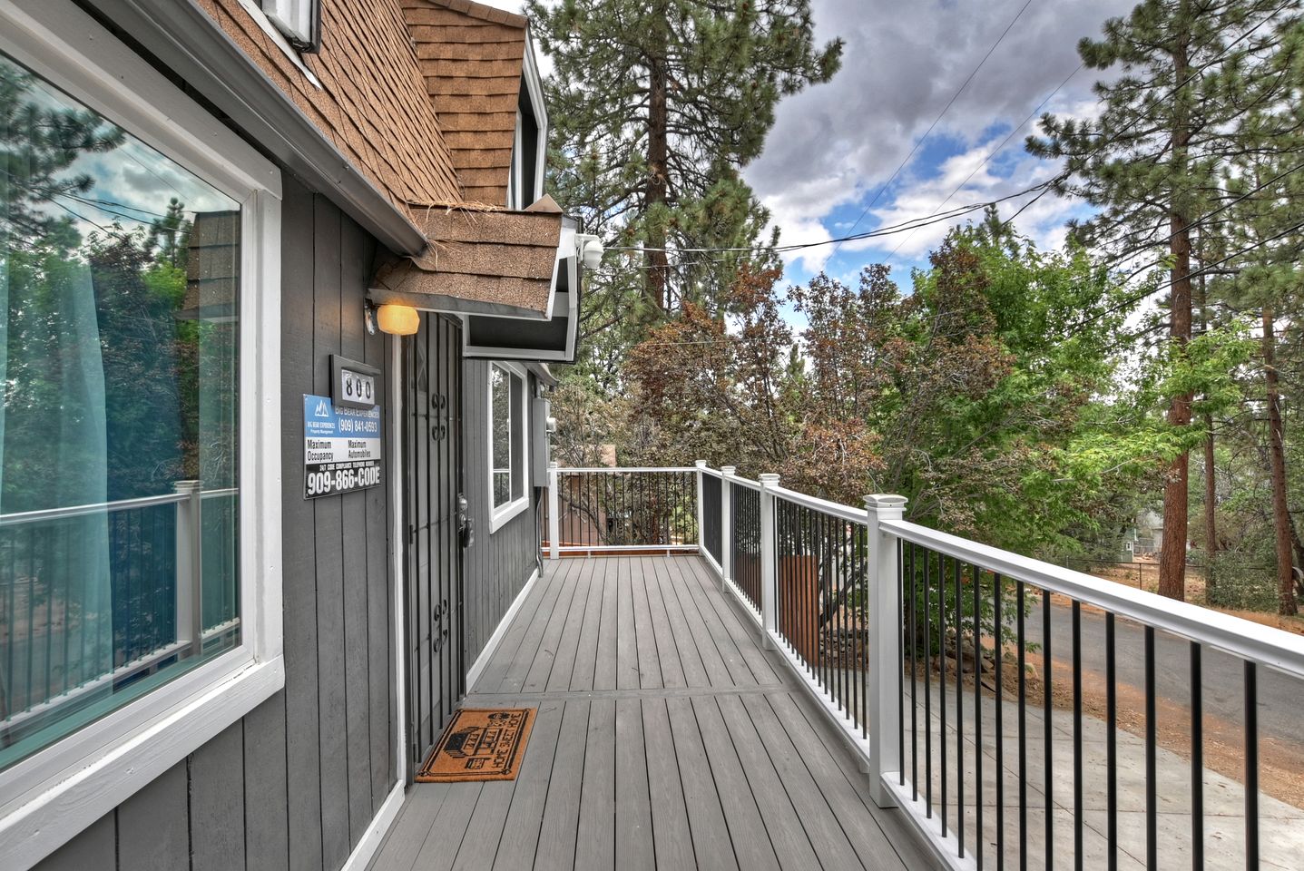 Newly Renovated Mountain Cabin with Epic Kids’ Slide Near Big Bear Lake, California