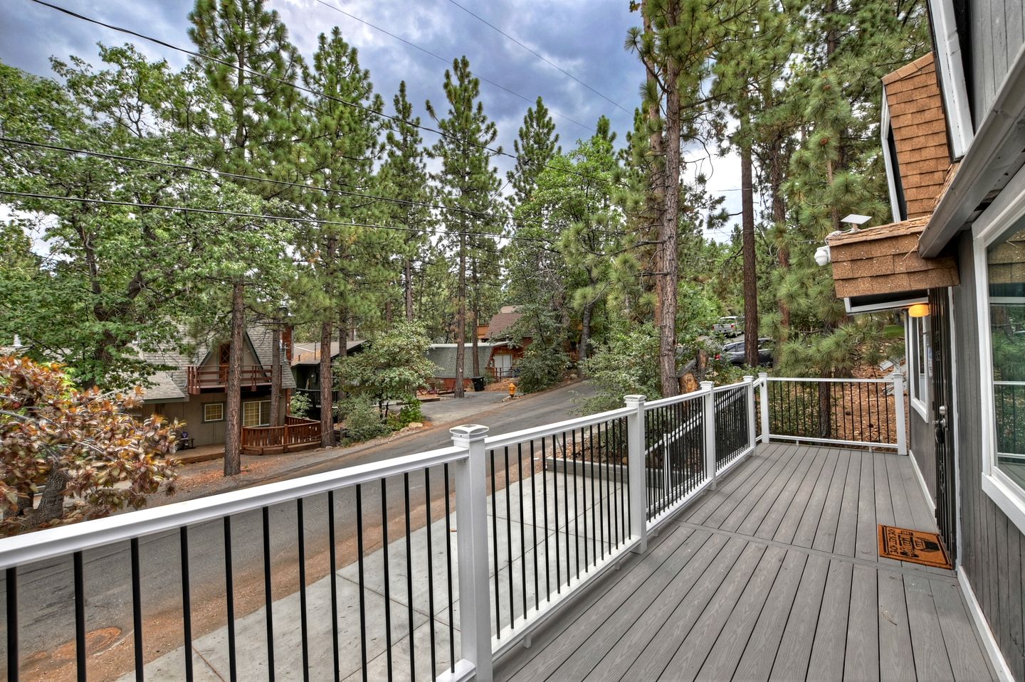 Newly Renovated Mountain Cabin with Epic Kids’ Slide Near Big Bear Lake, California