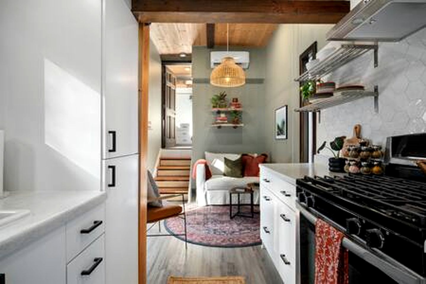 Cedar & Sage Hideaway in River Road, WA