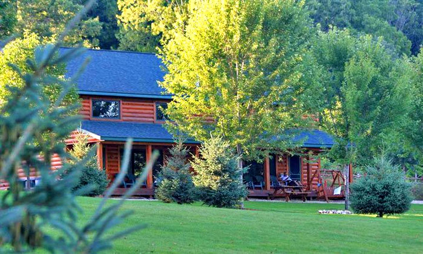 Spacious Cabin Rental with Spectacular Views and Lake Access in Whalan, Minnesota