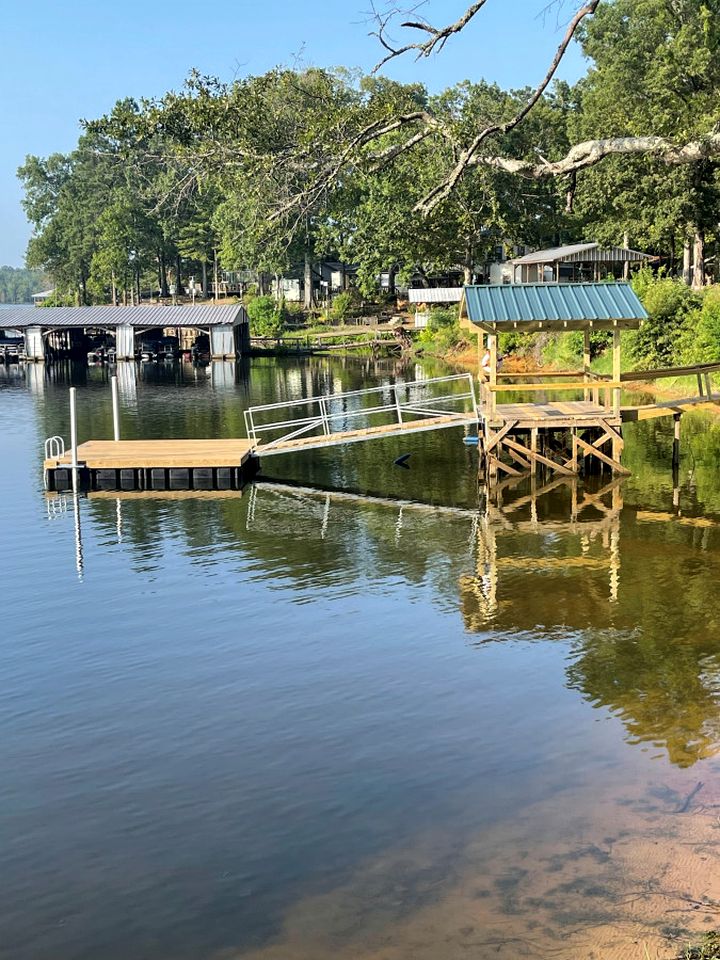 Incredible Lakefront Cabin for a Wonderful Family Adventure in Nature in Hemphill, Texas