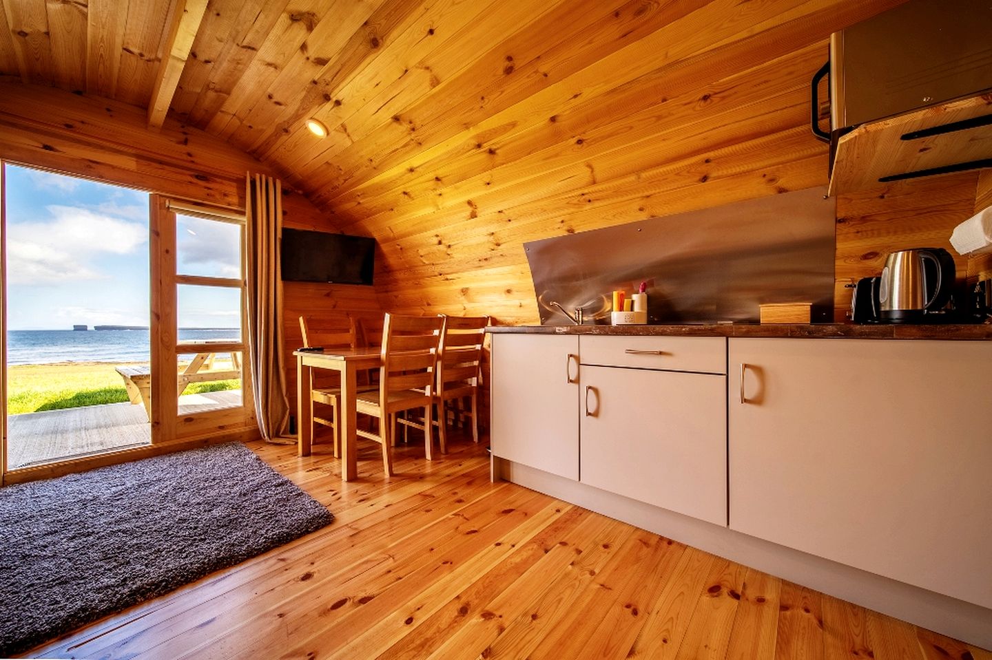 Family-Friendly Pods with Picnic Space Overlooking the Ocean in Ireland