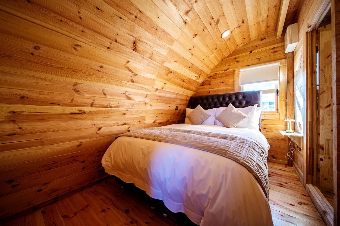 Family-Friendly Pods with Picnic Space Overlooking the Ocean in Ireland