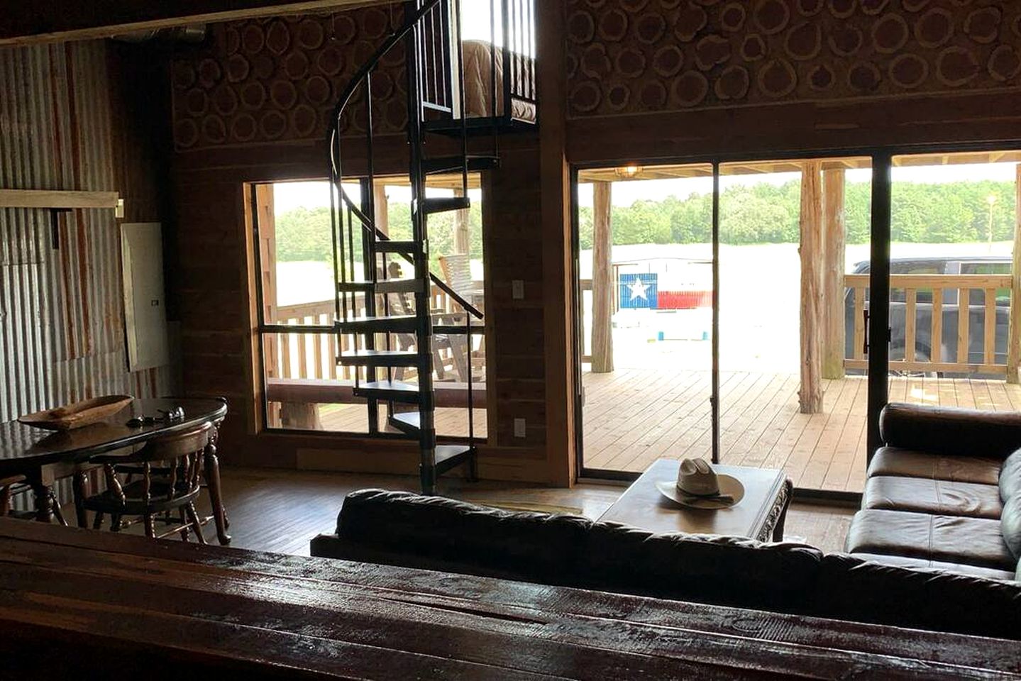 Friendship Under the Stars: Cabin Retreat for Reconnection in the Heart of Texas