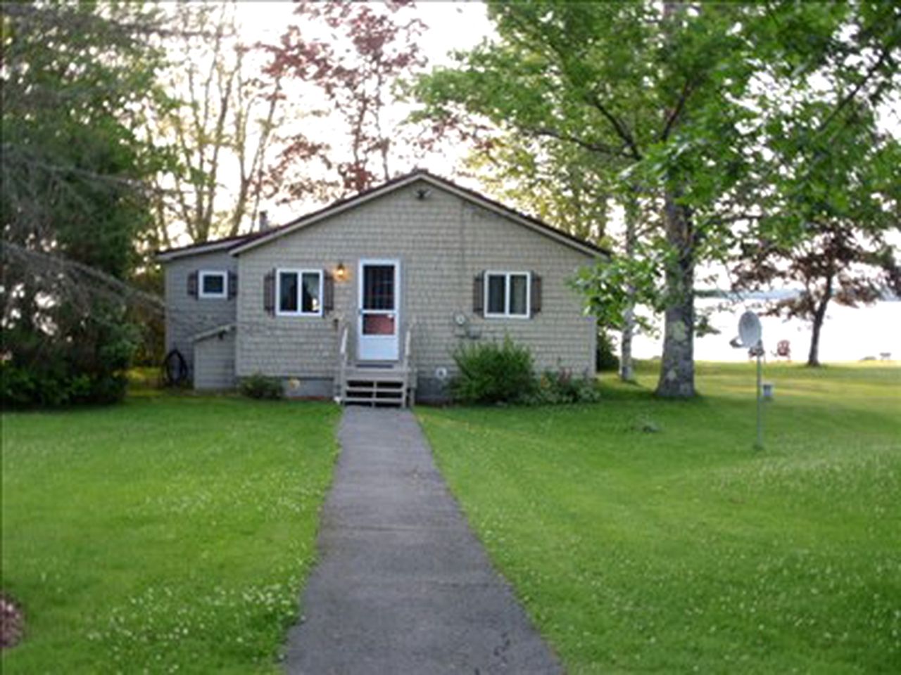 Lakefront Cottage Rental with Sunset Views on Sebasticook Lake in Maine