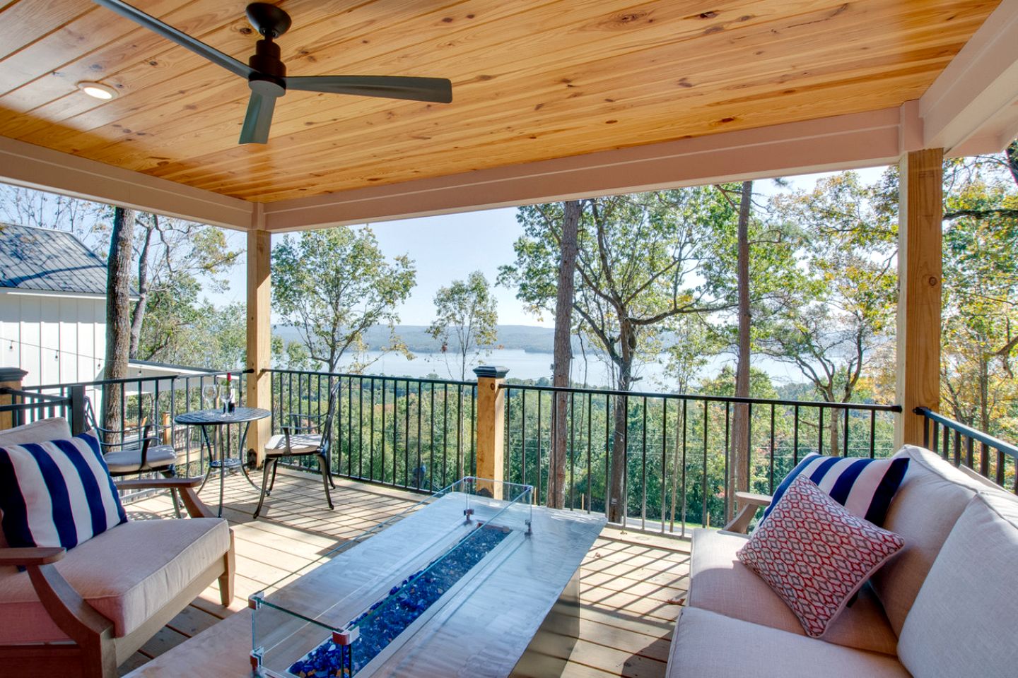 Charming Lake Cabin Retreat with Deck and Hot-Tub in Alabama