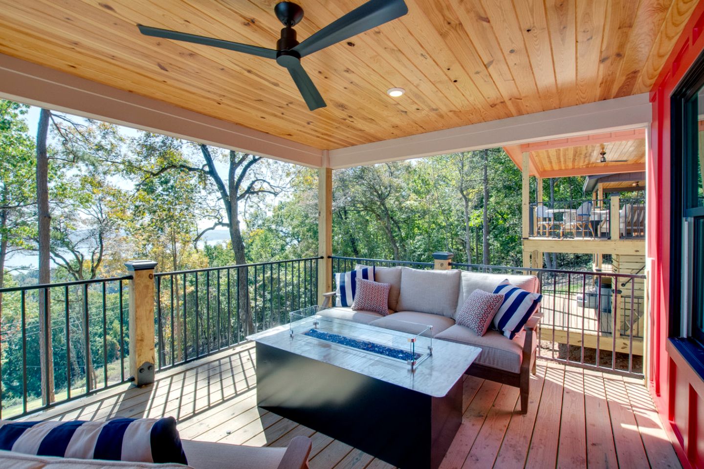 Charming Lake Cabin Retreat with Deck and Hot-Tub in Alabama