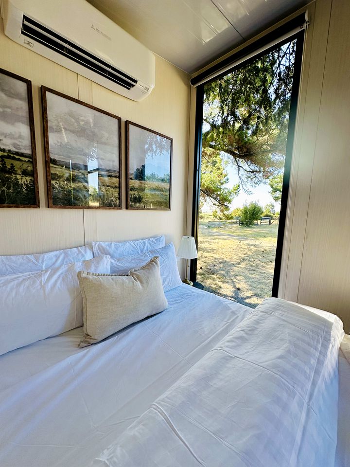 Cozy Tiny House with Barbecue Perfect for Couples Escapes in Melbourne, Victoria