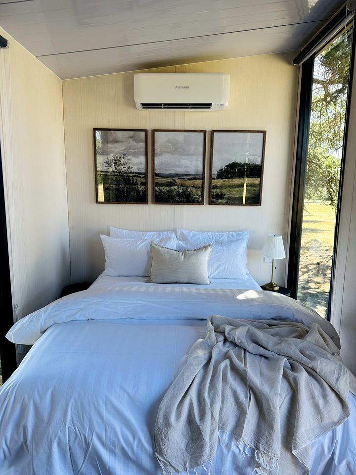 Cozy Tiny House with Barbecue Perfect for Couples Escapes in Melbourne, Victoria