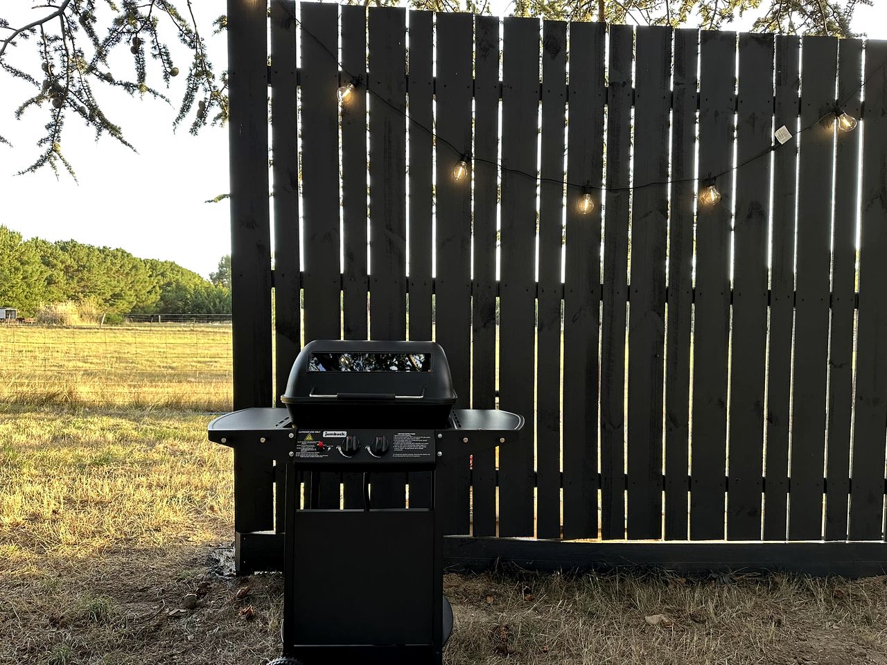 Cozy Tiny House with Barbecue Perfect for Couples Escapes in Melbourne, Victoria