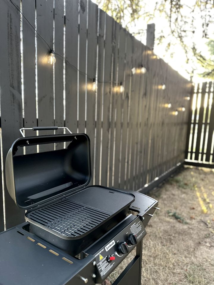 Cozy Tiny House with Barbecue Perfect for Couples Escapes in Melbourne, Victoria