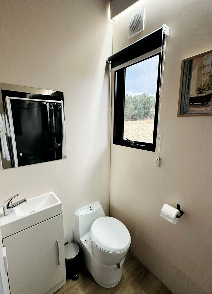 Cozy Tiny House with Barbecue Perfect for Couples Escapes in Melbourne, Victoria