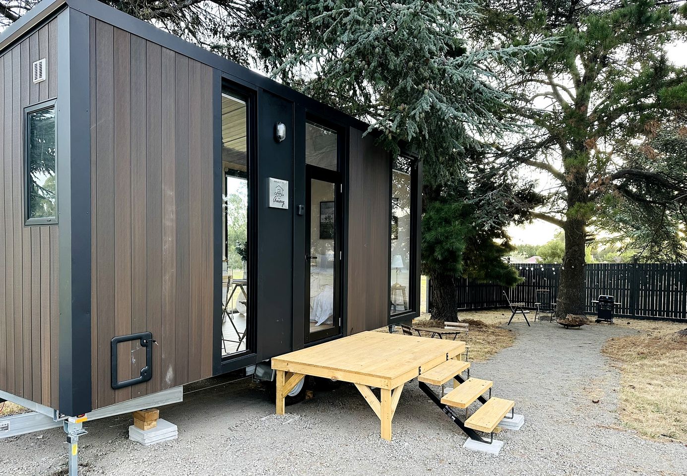 Cozy Tiny House with Barbecue Perfect for Couples Escapes in Melbourne, Victoria