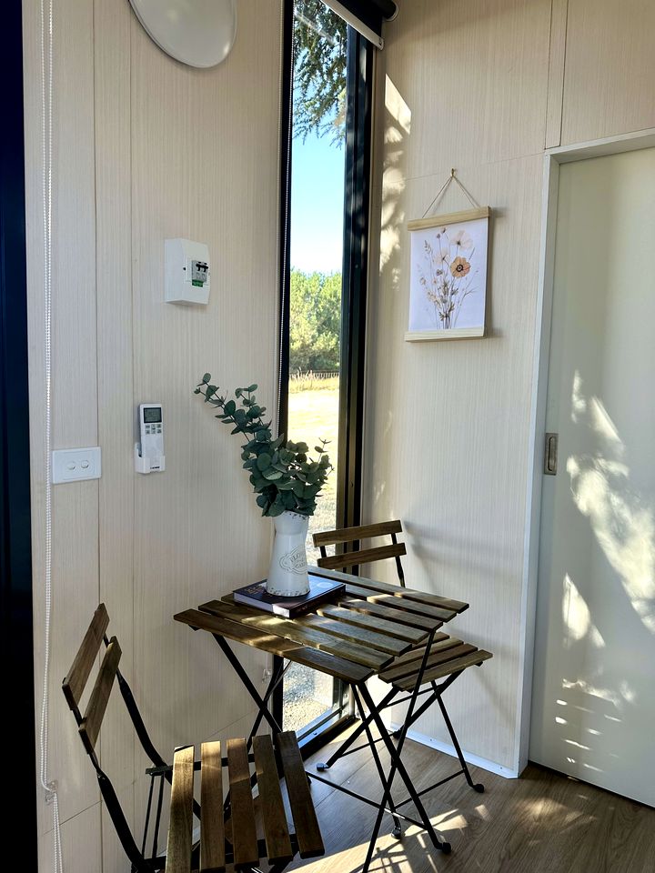 Cozy Tiny House with Barbecue Perfect for Couples Escapes in Melbourne, Victoria