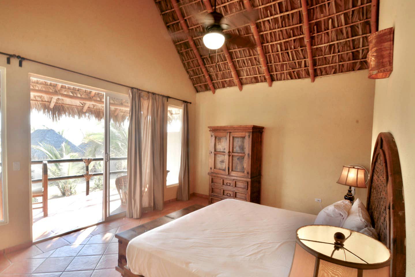 Beach Villa with a Pool El Pescadero, Mexico Glamping Hub