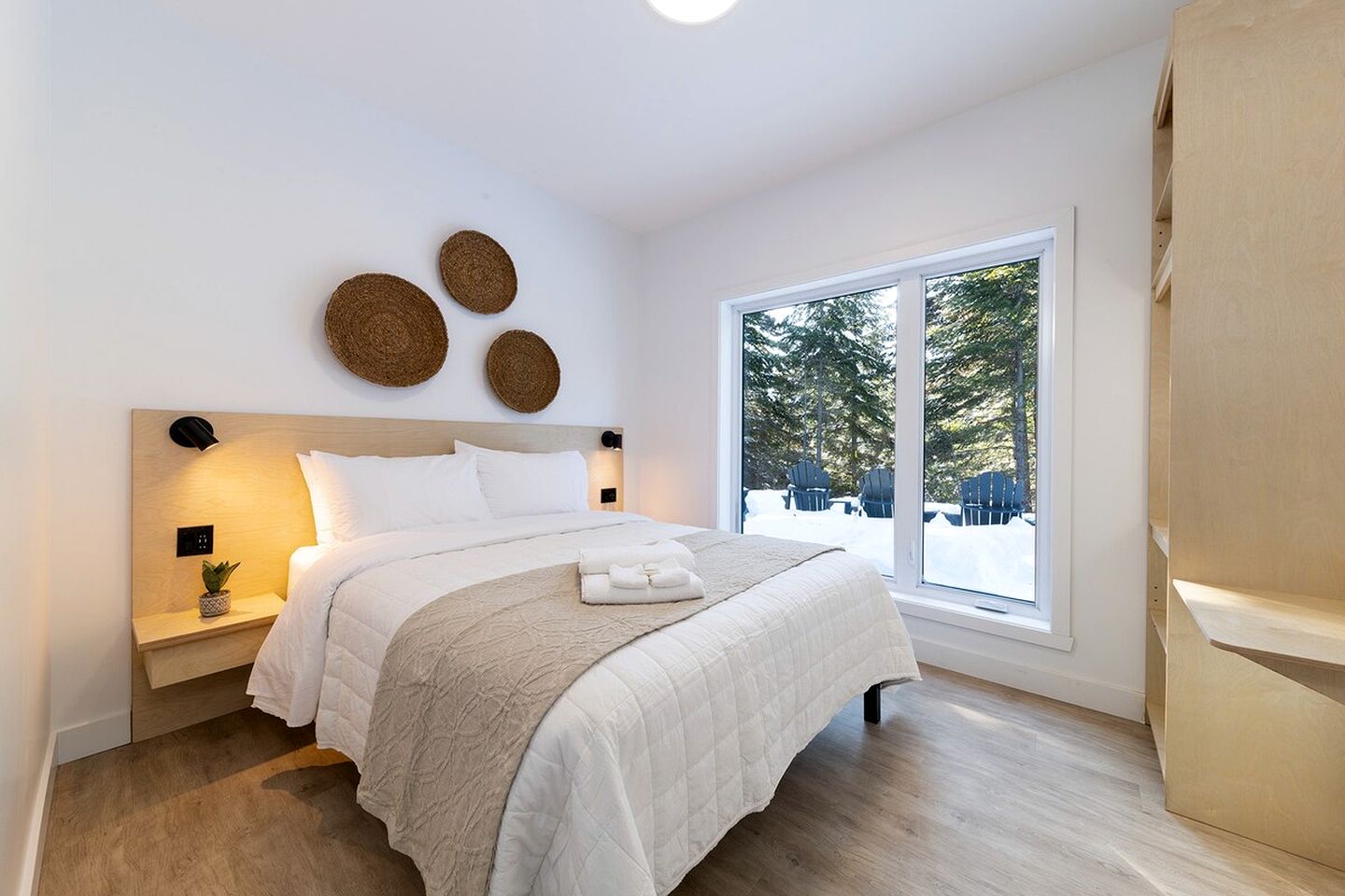 Gorgeous Vacation Rental with Hot-tub in Baie Saint Paul, Quebec