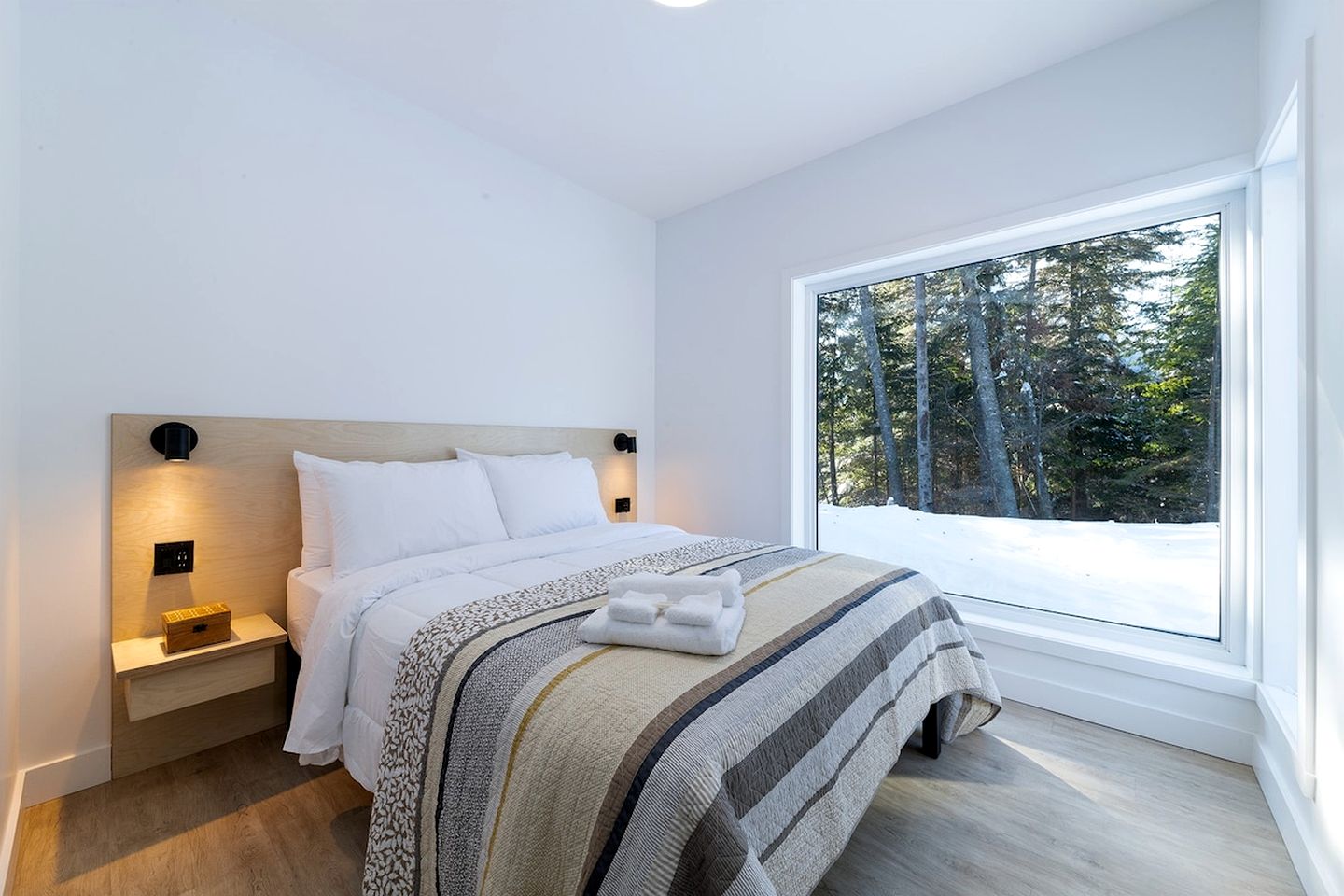 Gorgeous Vacation Rental with Hot-tub in Baie Saint Paul, Quebec