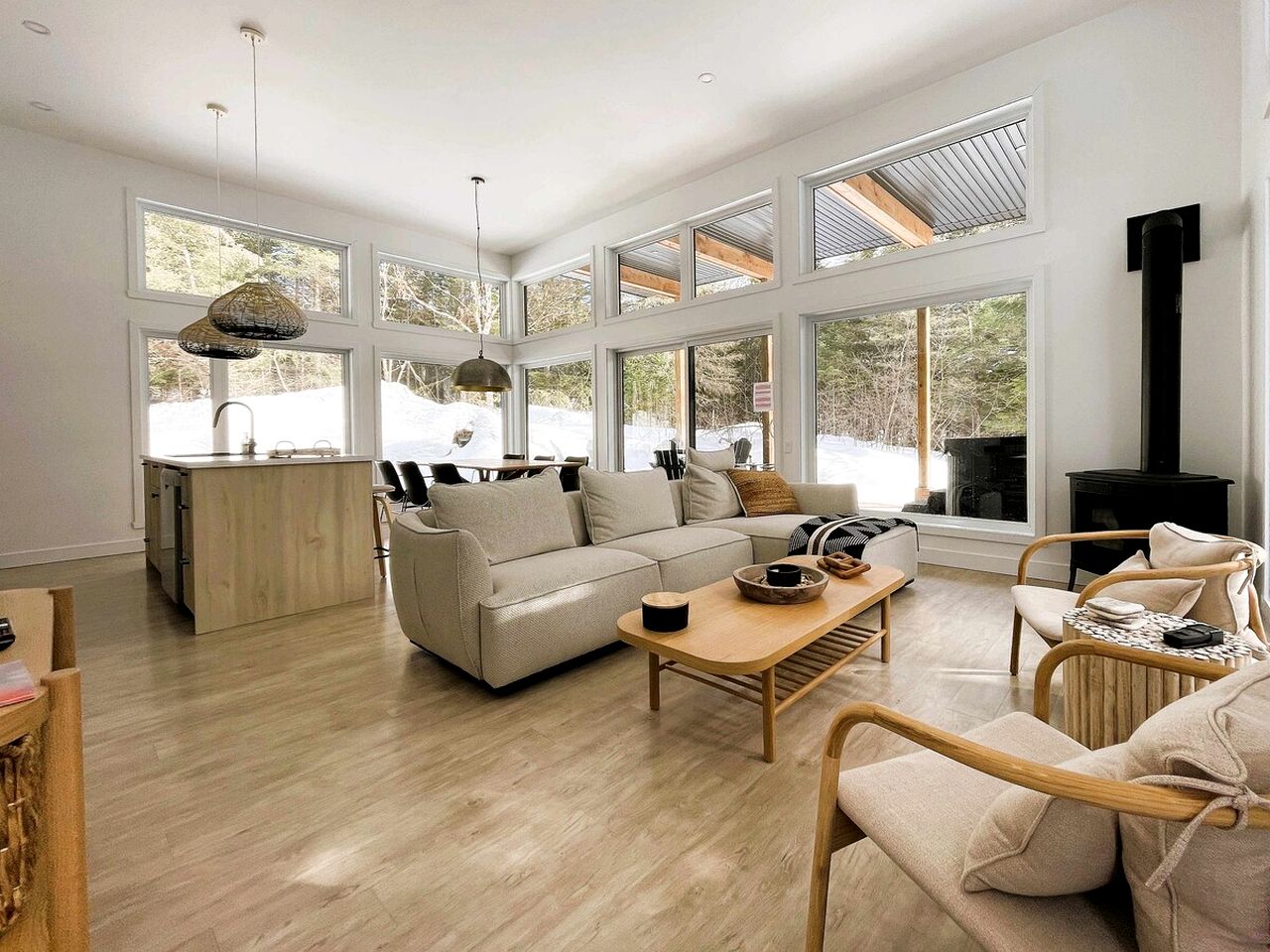 Gorgeous Vacation Rental with Hot-tub in Baie Saint Paul, Quebec