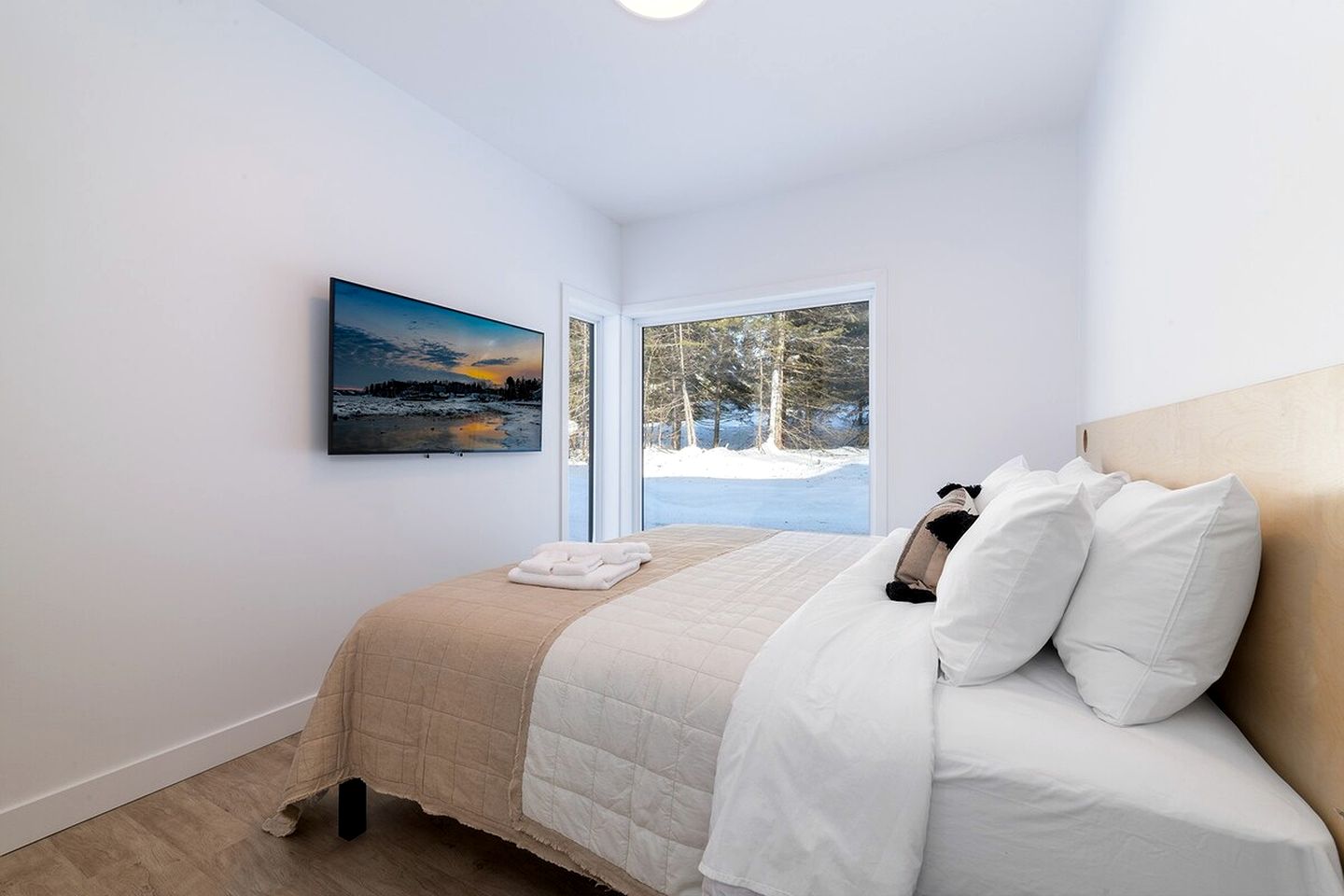 Gorgeous Vacation Rental with Hot-tub in Baie Saint Paul, Quebec