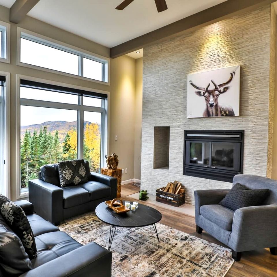 Impressive Cottage with Games, Barbecue and Hot-tub in Petite-Rivière-Saint-François, Quebec