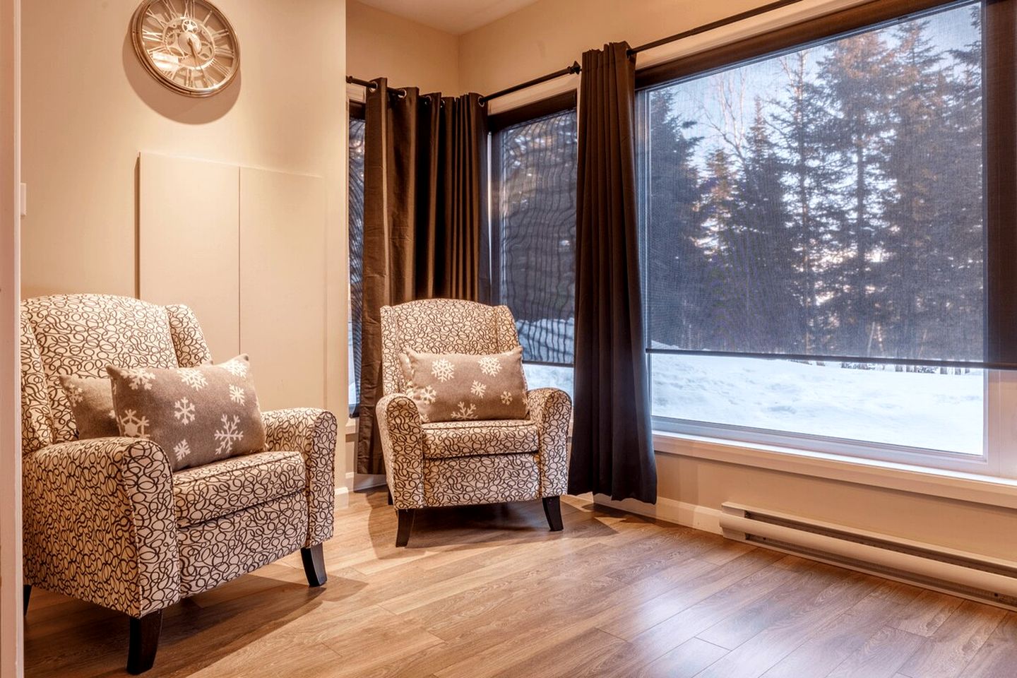 Impressive Cottage with Games, Barbecue and Hot-tub in Petite-Rivière-Saint-François, Quebec