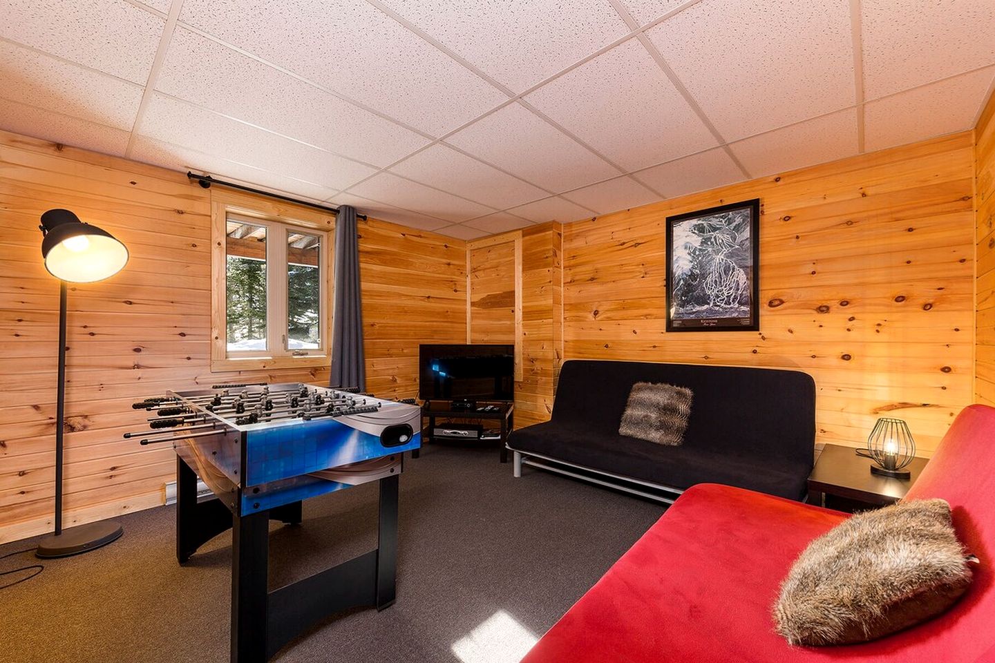 Cute Wooden Cottage Perfect for Groups in Quebec