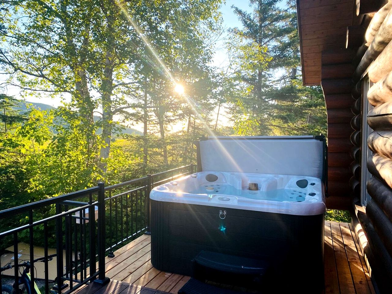 Cute Wooden Cottage Perfect for Groups in Quebec