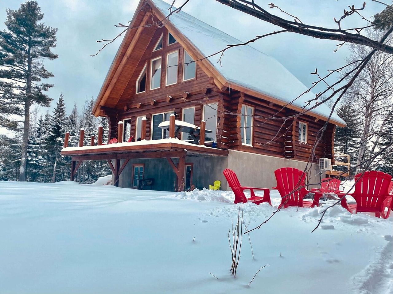 Cute Wooden Cottage Perfect for Groups in Quebec