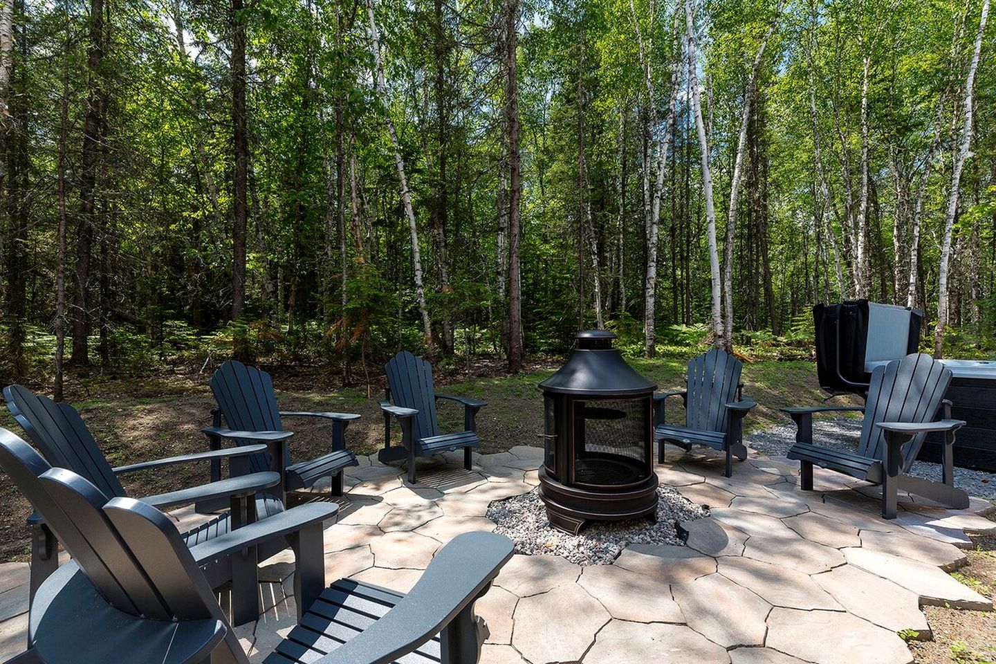 Stylish Pet-Friendly Vacation Cabin with Fire Pit and Hot Tub near Baie-St-Paul, Quebec