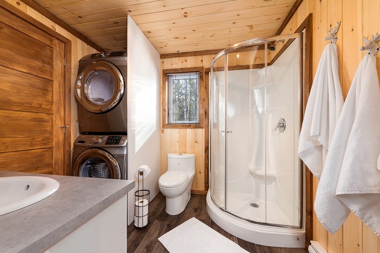 Cabins (Canada, Baie Saint Paul, Quebec)