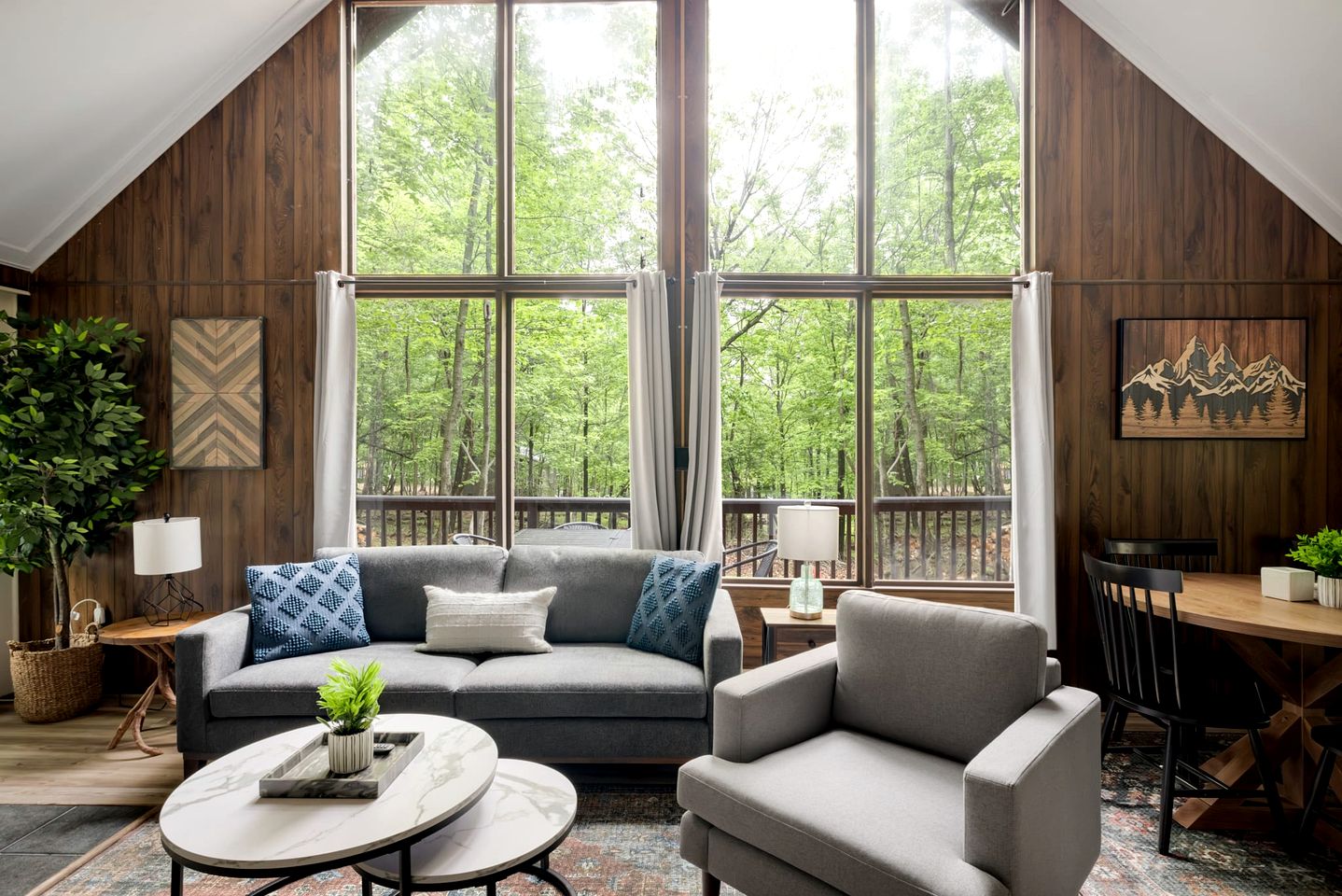 Cute Secluded Cabin with Fire Pit in Hedgesville, West Virginia