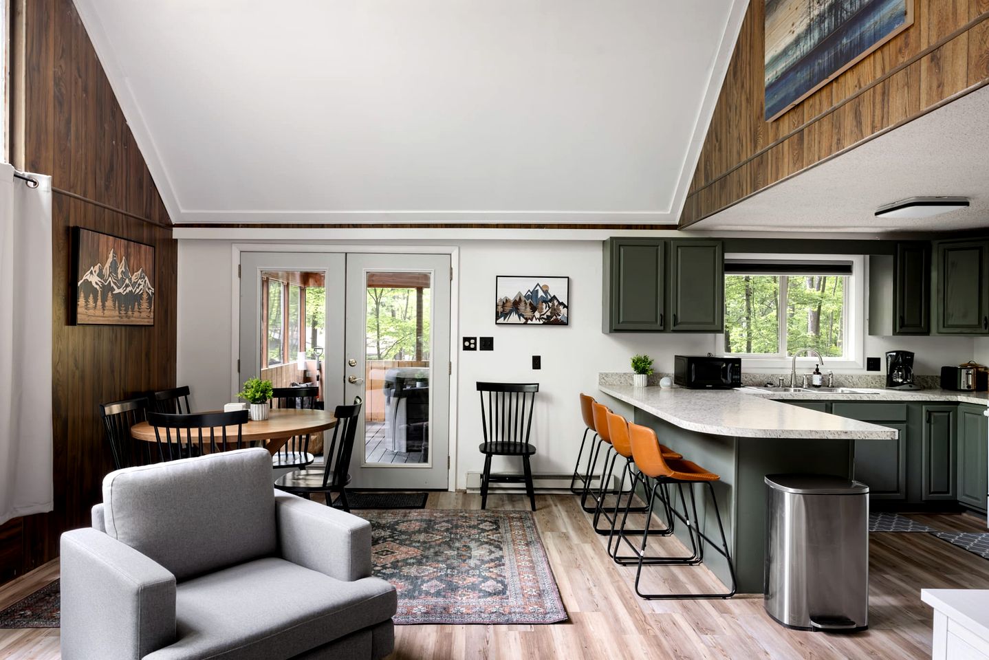 Cute Secluded Cabin with Fire Pit in Hedgesville, West Virginia