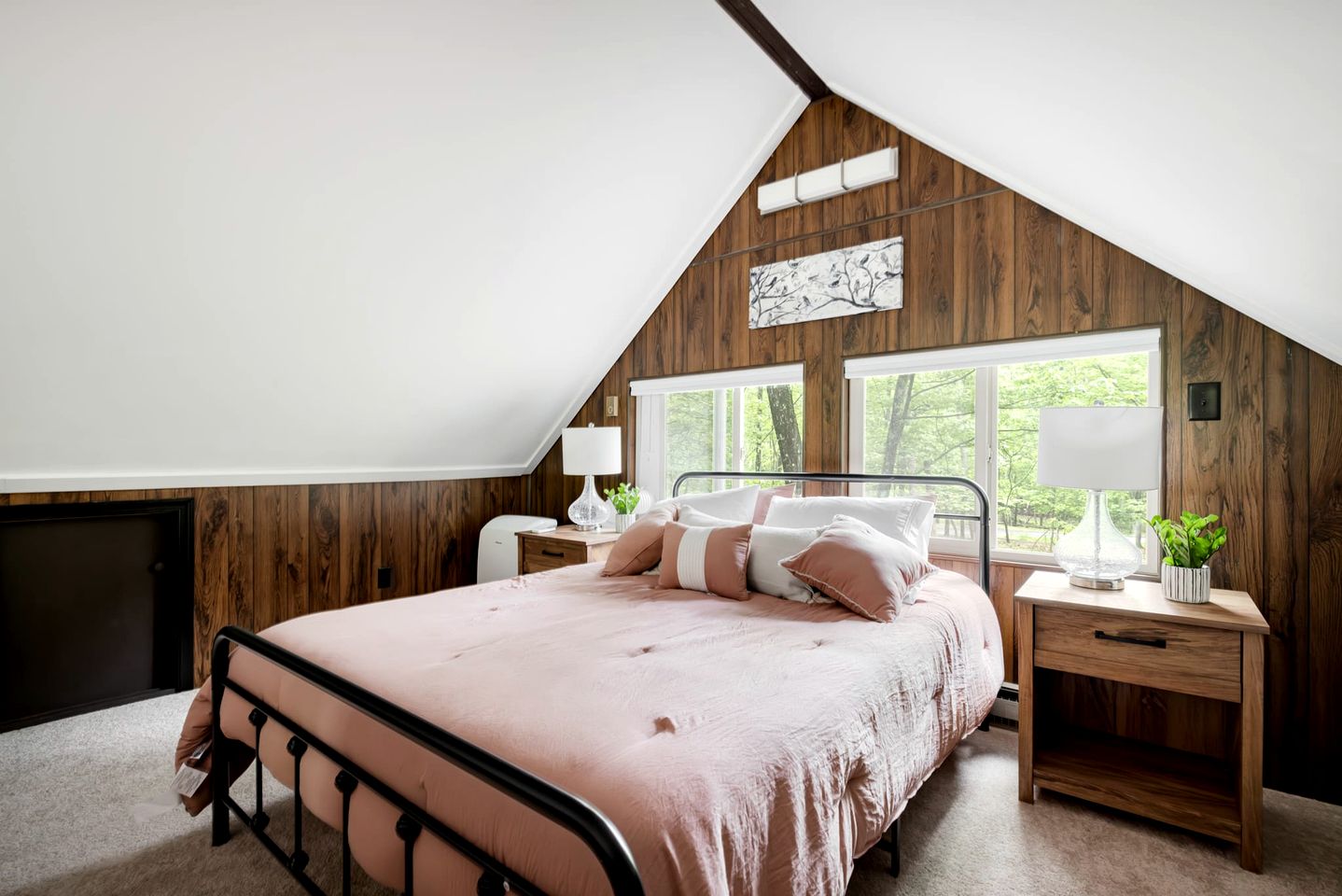 Cute Secluded Cabin with Fire Pit in Hedgesville, West Virginia