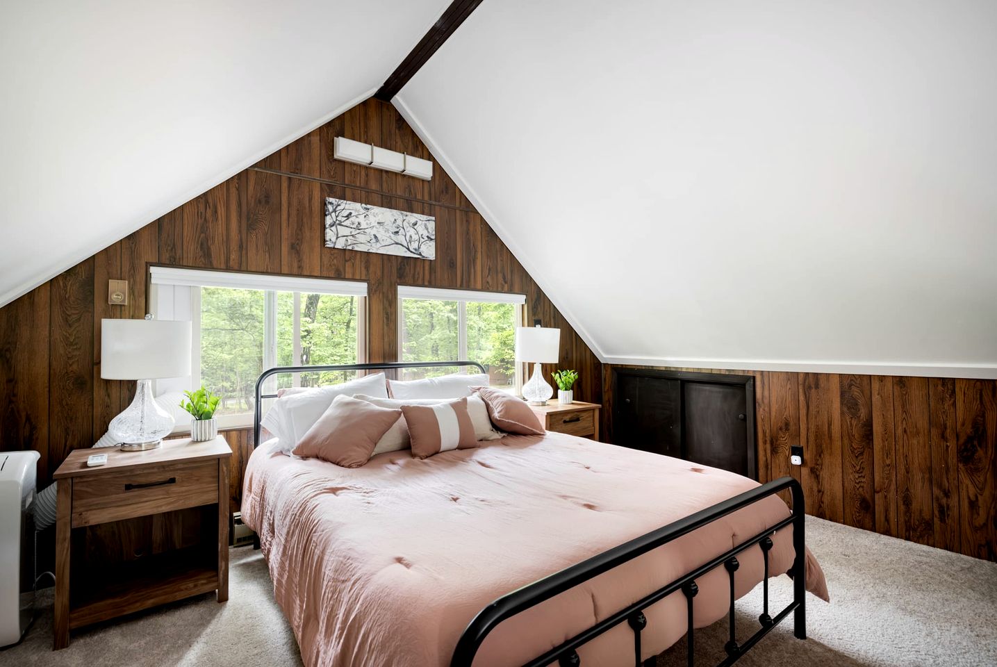 Cute Secluded Cabin with Fire Pit in Hedgesville, West Virginia