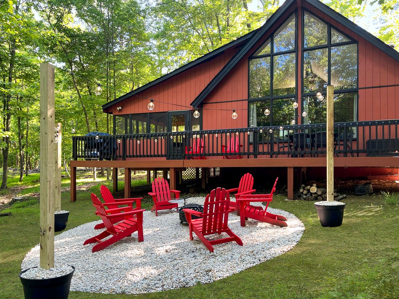 Cute Secluded Cabin with Fire Pit in Hedgesville, West Virginia