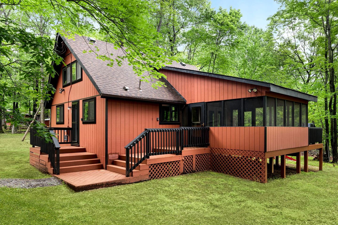 Cute Secluded Cabin with Fire Pit in Hedgesville, West Virginia