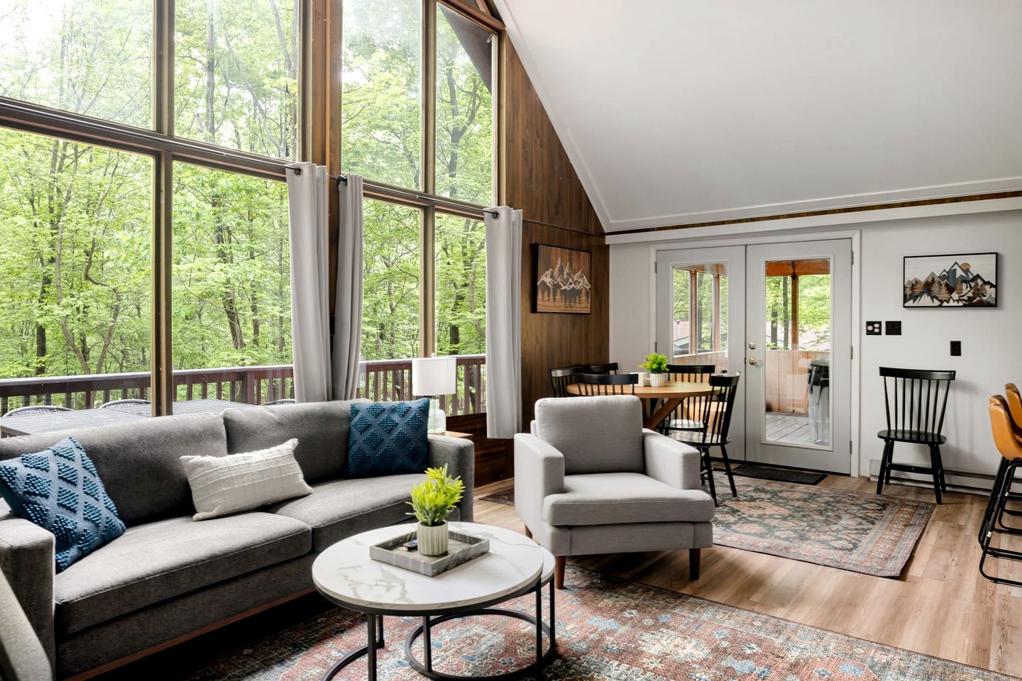Cute Secluded Cabin with Fire Pit in Hedgesville, West Virginia