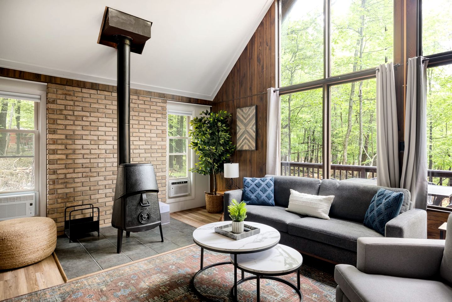 Cute Secluded Cabin with Fire Pit in Hedgesville, West Virginia