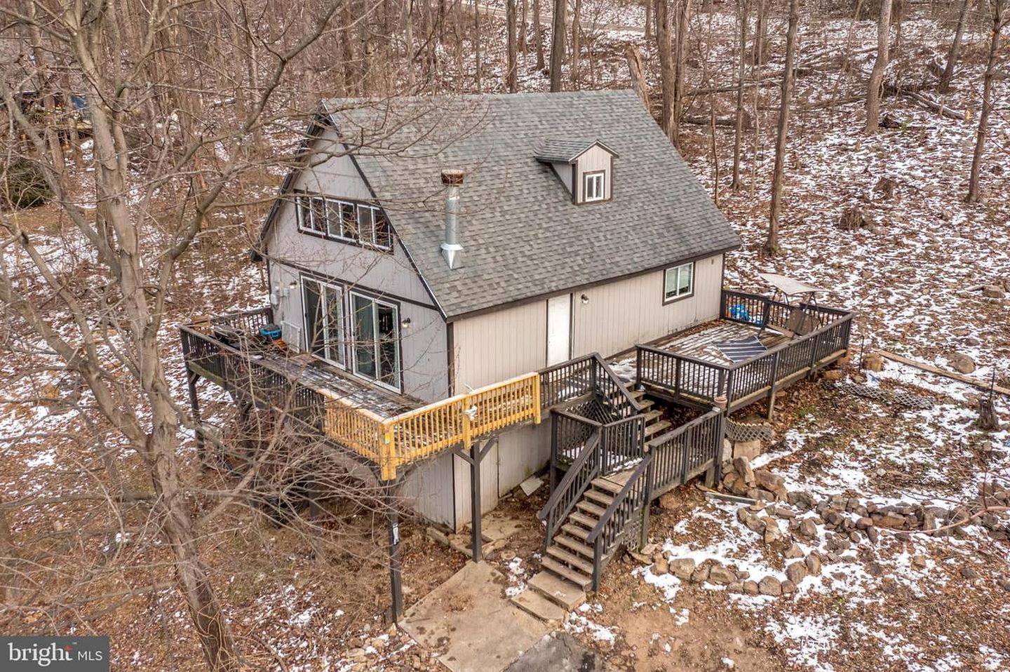 Lofted Quaint Cabin with BBQ and Mountain Views in West Virginia