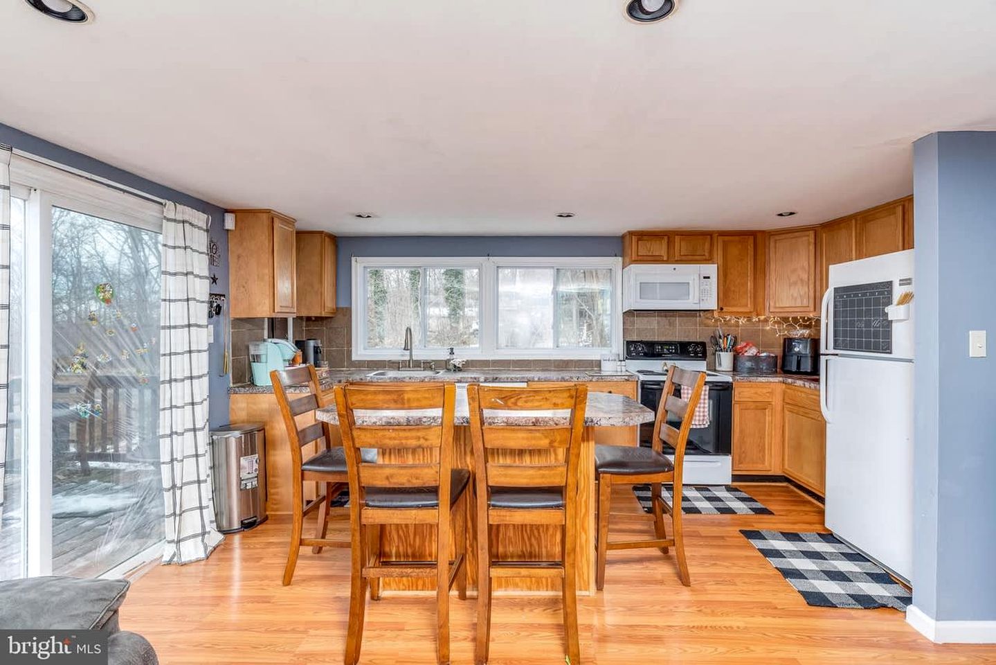 Lofted Quaint Cabin with BBQ and Mountain Views in West Virginia