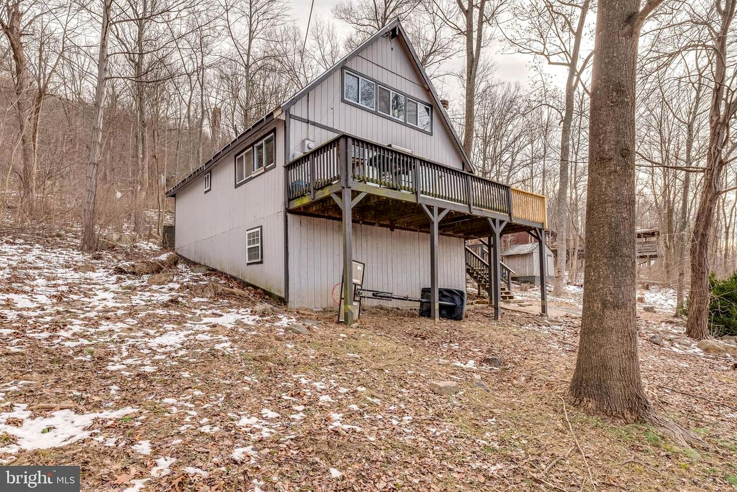 Lofted Quaint Cabin with BBQ and Mountain Views in West Virginia