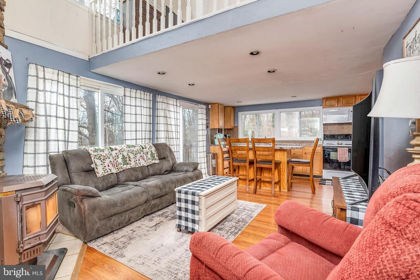 Lofted Quaint Cabin with BBQ and Mountain Views in West Virginia