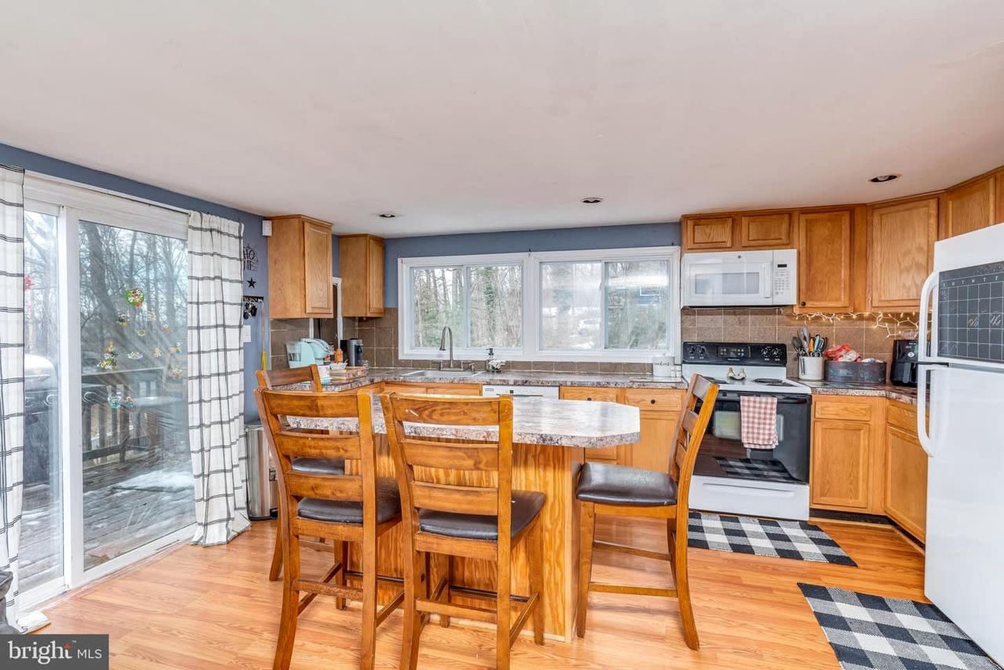 Lofted Quaint Cabin with BBQ and Mountain Views in West Virginia