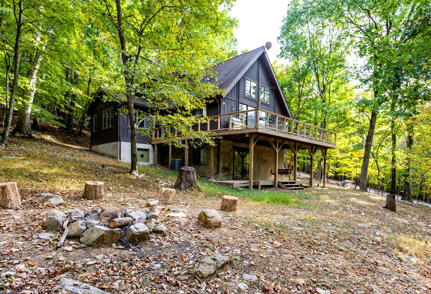 Chalet Cabin with a Private Lake for a Weekend Getaway in West Virginia