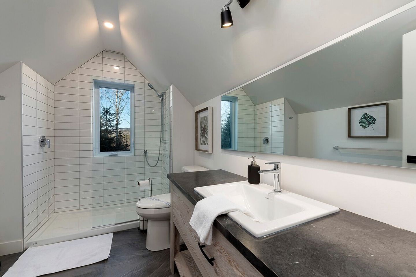 Superb Mountain Getaway with Hot Tub and Pool Table in Domaine Charlevoix, Quebec