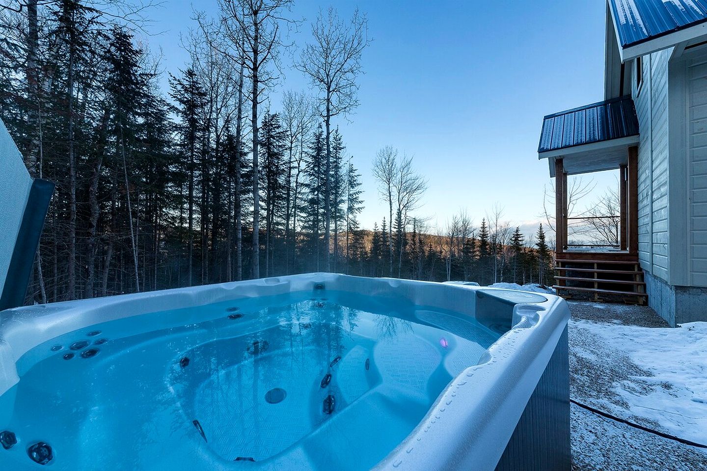 Superb Mountain Getaway with Hot Tub and Pool Table in Domaine Charlevoix, Quebec