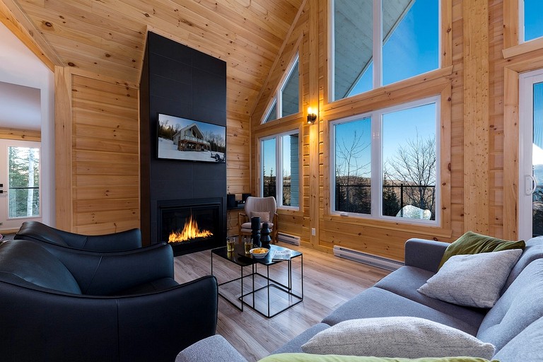 Superb Mountain Getaway with Hot Tub and Pool Table in Domaine Charlevoix, Quebec